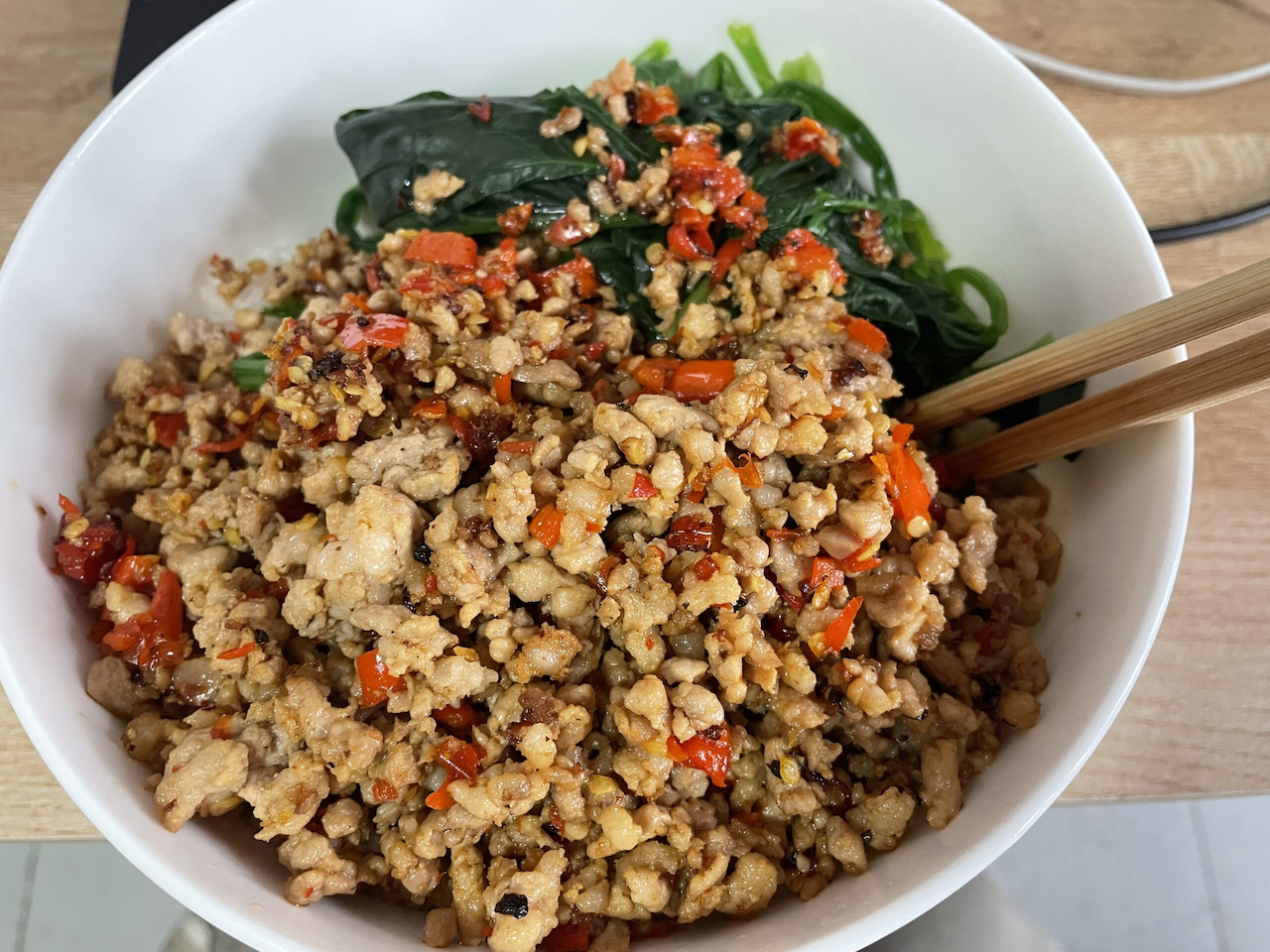 菠菜+小米椒炒猪肉